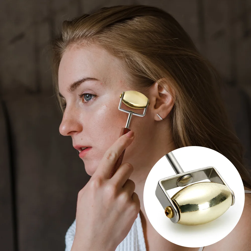 Jade Roller Gua Sha - ステンレス製の尖ったローラーと木製ハンドルのダブルヘッドジェイドローラー、かっさプレート付きフェイシャルマッサージャー（顔、首、目元の美容スキンケア用）